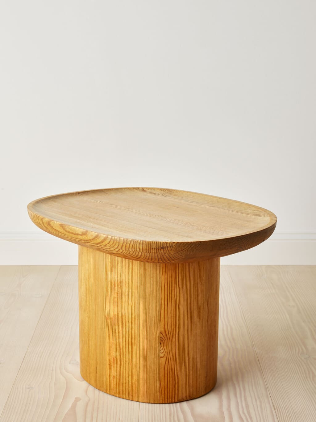 Utö Table by Axel Einar Hjorth