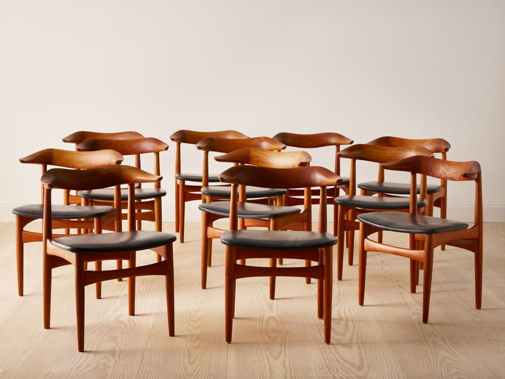 A unique set of 12 dining chairs in oak, teak and leather, Model SM521 "Cowhorn chair" by Knud Færch, 1950's Denmark