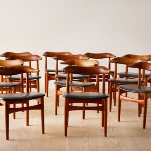 A unique set of 12 dining chairs in oak, teak and leather, Model SM521 "Cowhorn chair" by Knud Færch, 1950's Denmark